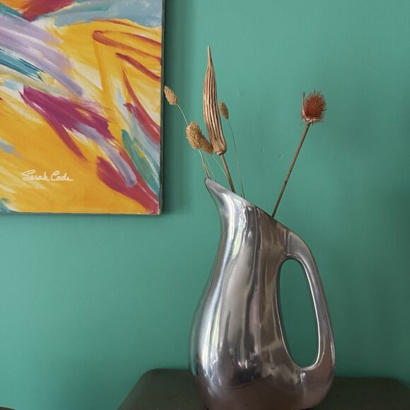 Wilton Armetale Traditional Beverage Pitcher, Mid-century Modern Beautiful Lines - Picture 11 of 12